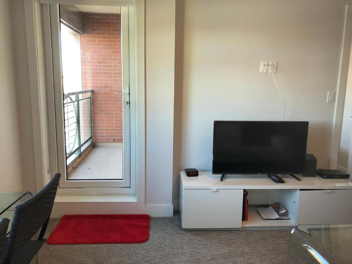 Amicable, Cozy, High Speed Internet, Sleeps 2 Riverview Downtown Apartment YYC Exterior foto